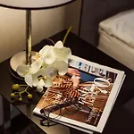 Hotel Street - Maestro