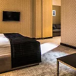Street - Maestro Hotel