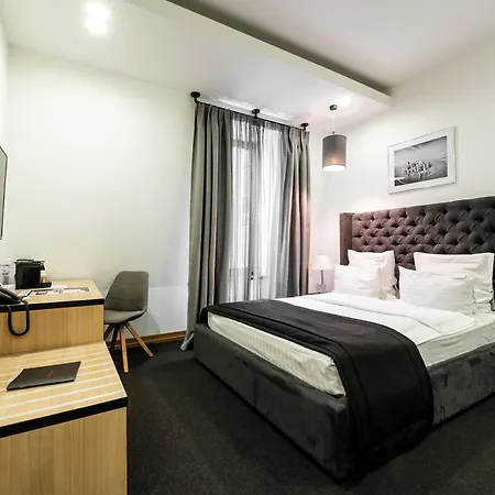 Hotel Street - Maestro 4*