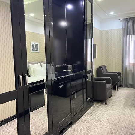 Street - Maestro Hotel