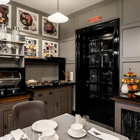Hotel Street - Maestro 4*