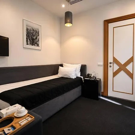 Hotel Street - Maestro 4*