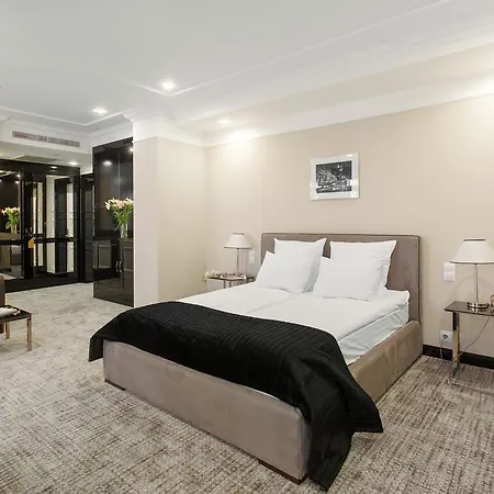 Otel Street - Maestro 4*