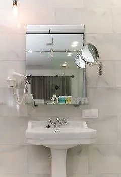 华尔街酒店 4*