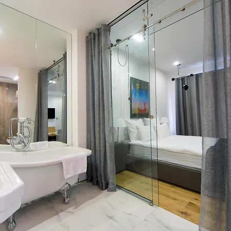 Street - Maestro Hotel 4*