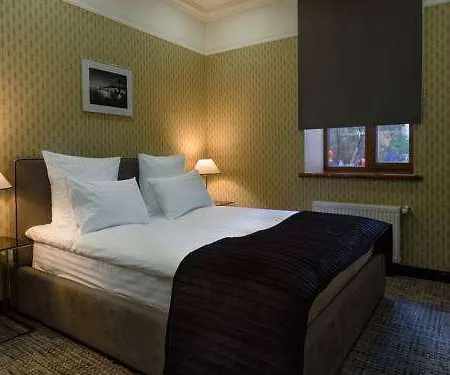 Street - Maestro Hotel 4*