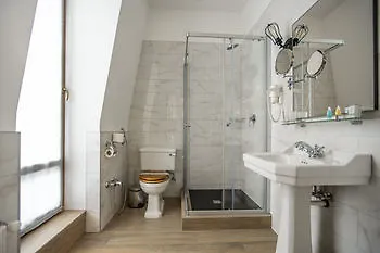 Street - Maestro Hotel 4*