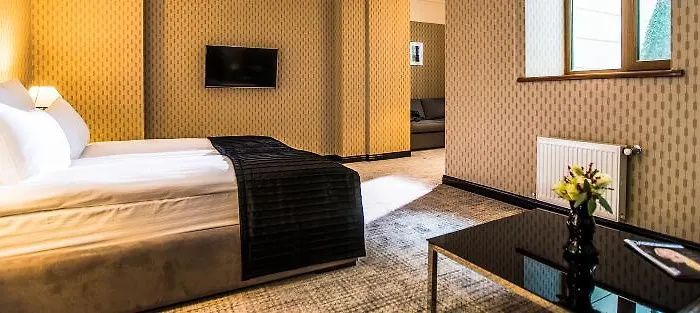 Street - Maestro Hotel