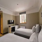 Hotel Street - Maestro
