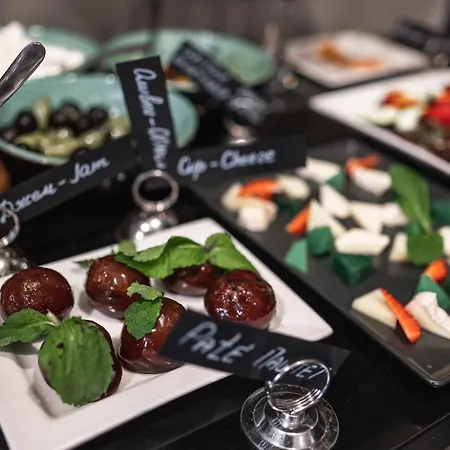 Street - Maestro Hotel 4*